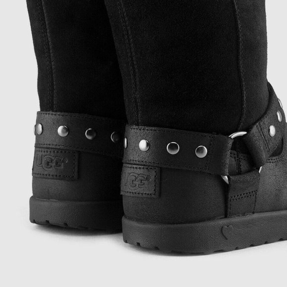 UGG Australia Girls Youth Black Short Boots - Picture 2 of 2